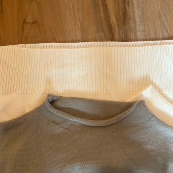 No Brand Gray and Cream Colored Turtle Neck Sweater - Picture 3 of 4